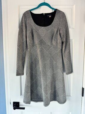 Tommy Hilfiger Fit & Flare Dress Size 4 Black White Pattern Long Sleeve